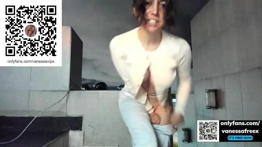 Vanandjuani – [Chaturbate] Nice Boobs Slutty Playing On Live Webcam – 2025-02-17 04:08:03