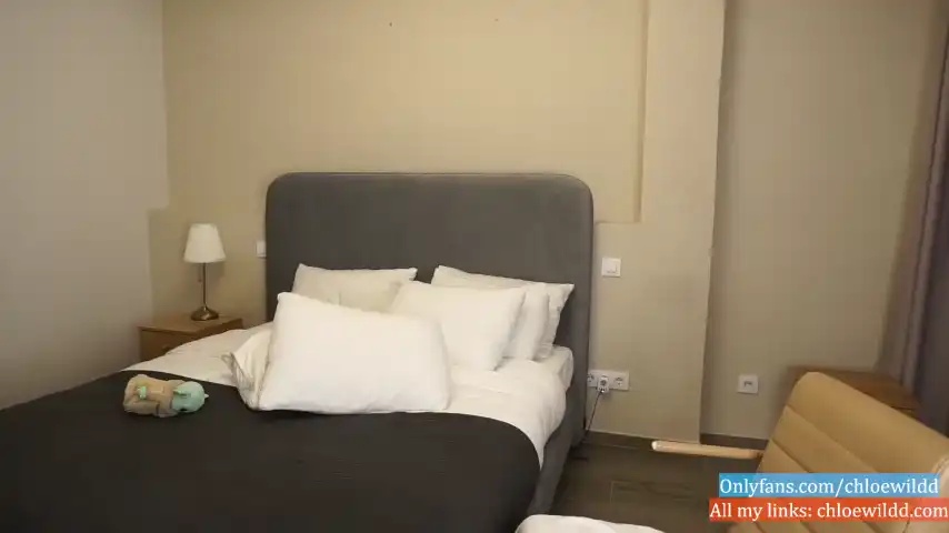 Chloewildd – [Chaturbate] Huge Camgirl Lovers – 2025-06-27 22:15:15