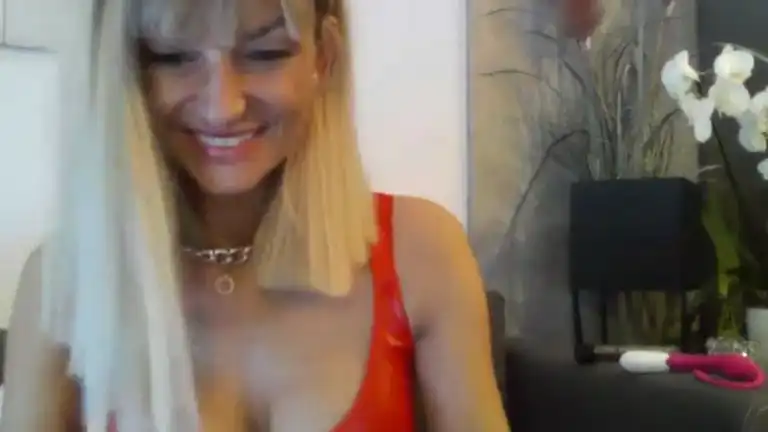 Hotkristinne – [Streamate] New Record Clip Naughty Beauty – 2025-04-26 18:27:25
