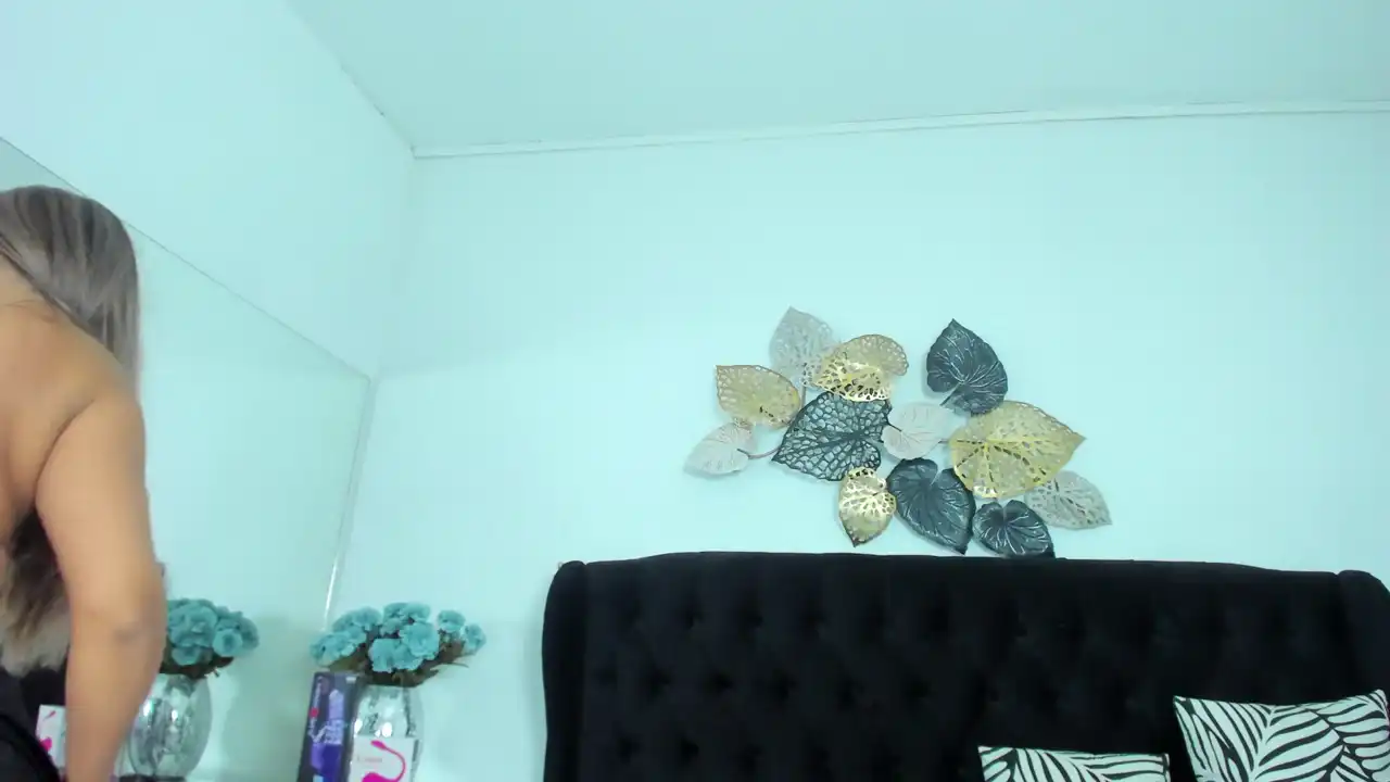 Valeriaafranco – [Xlovecam] Chica Webcamchat Fuck Her Hard – 2026-06-21 21:54:57