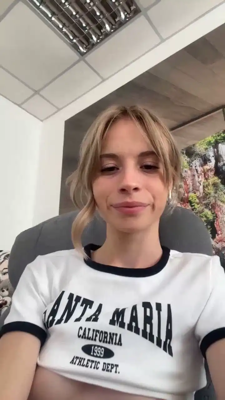 Vivienns – [Xlovecam] First Time Porn Live Chat Dick – 2025-04-03 07:14:50
