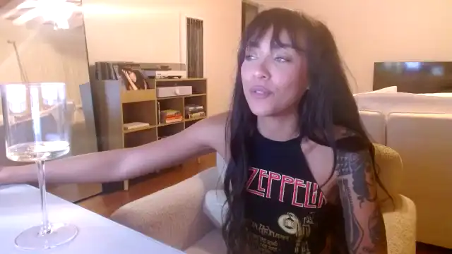 Rosiewestttt – [Myfreecams] Sweet Model Sexy Bitch Rubbing Pussy – 2025-06-17 01:15:10
