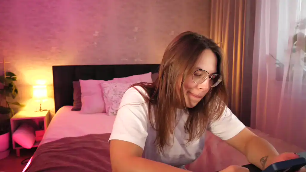 Suzybloow – [Showup] Webcam Sexy Sister Babes – 2026-05-26 08:29:59