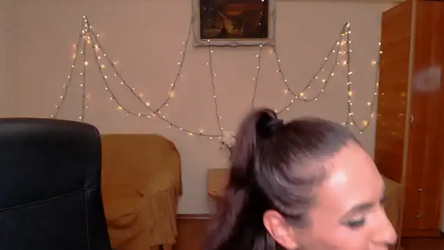 Vievienneclemente – [Xlovecam] Private Video Cam Video Role-play – 2025-12-14 20:30:32