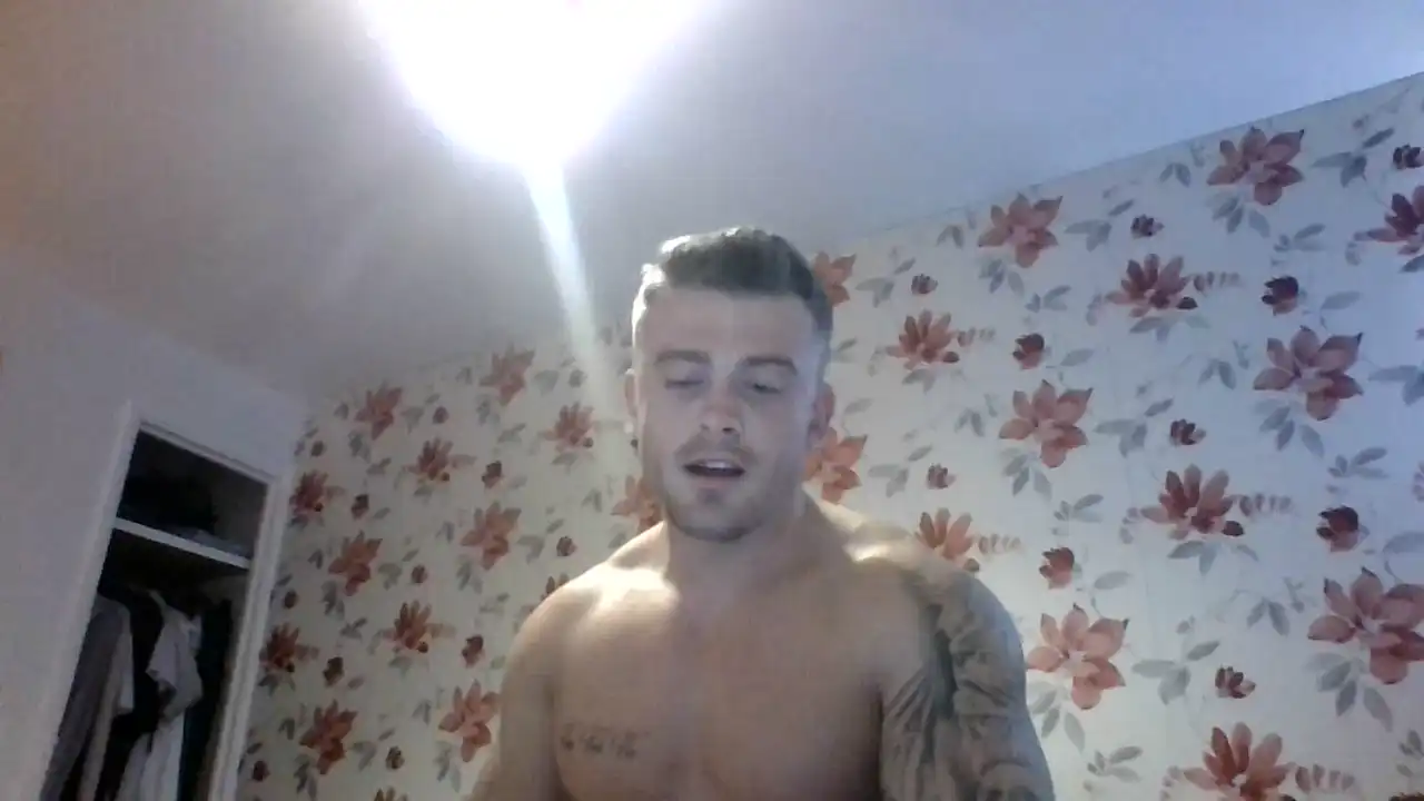 Maskedrob1 – [Cam4] Home Video Gets Dirty Mom – 2025-05-14 13:42:23