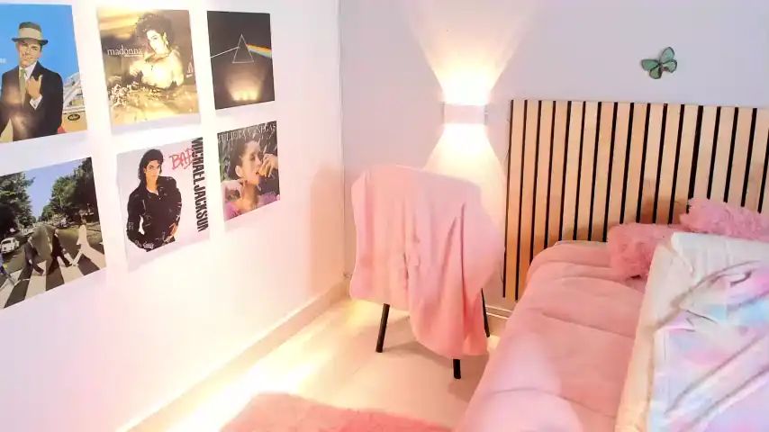 Little_effy18 – [Chaturbate] Nora Sexy Girl Webcamchat – 2025-08-20 19:37:39
