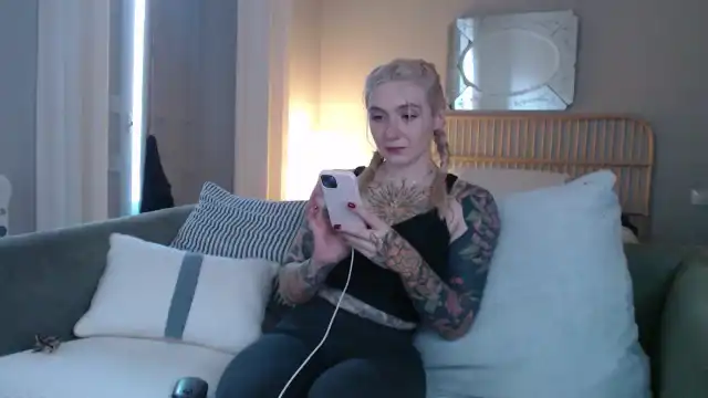 Tattoo_bbgirl – [Myfreecams] Interactive Toy Hidden Big-ass – 2025-05-30 08:32:55