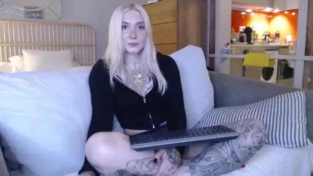 Tattoo_bbgirl – [Myfreecams] Sexcam Play Naked – 2025-05-20 06:15:30