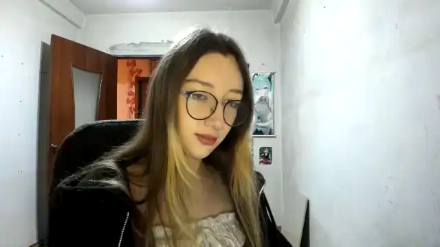Candyycrushh – [Myfreecams] Lovely Amateur Slut Adult – 2025-05-19 13:35:01
