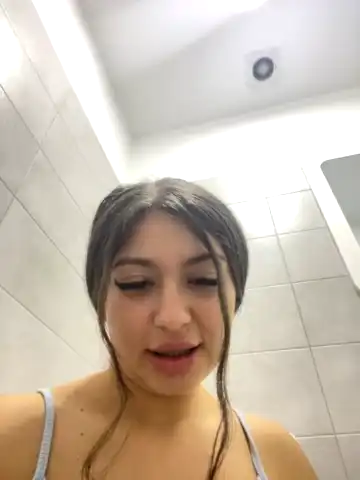 Larisxxx – [Stripchat] Caught On Webcam Chat Naked – 2025-02-13 07:32:03