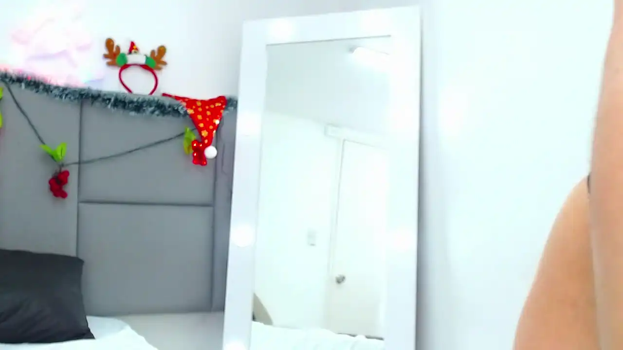 Charlotterouse – [Xlovecam] Flashing Ass Hot Webcam Chat – 2025-03-16 00:29:18