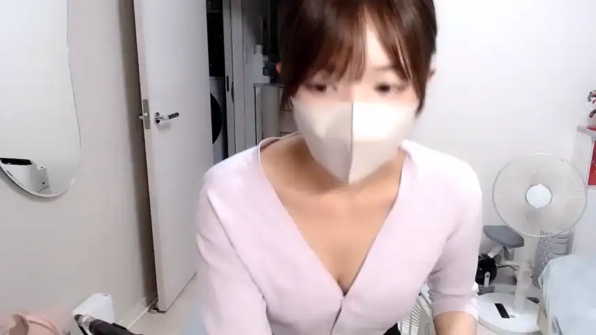 -fuuka- – [Stripchat] Webcam Recording Lips Pretty Cam Model – 2025-10-28 14:40:11