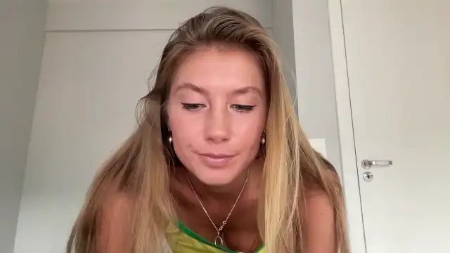 Surfgirls – [Myfreecams] Caught On Webcam Sweet Model Gorgeous – 2025-01-22 09:05:17