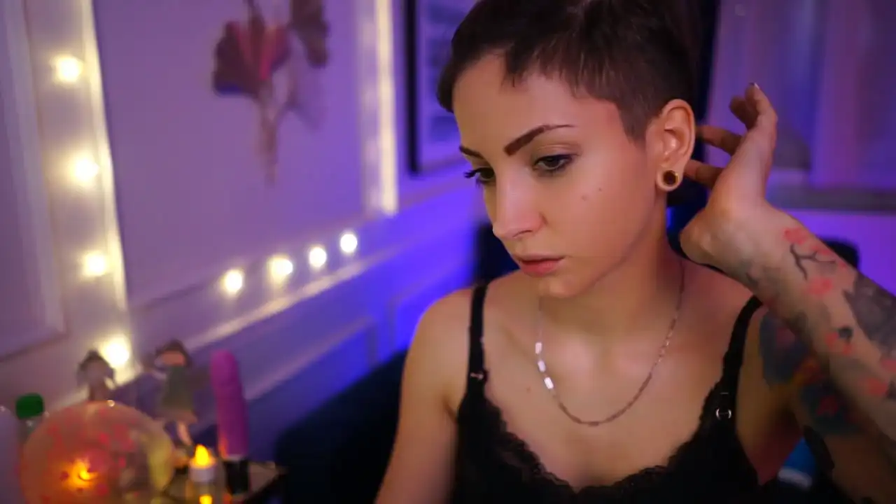 Kend_dall – [Myfreecams] Hole Webcam Goddes Hot Babe Strips – 2025-04-23 08:32:49